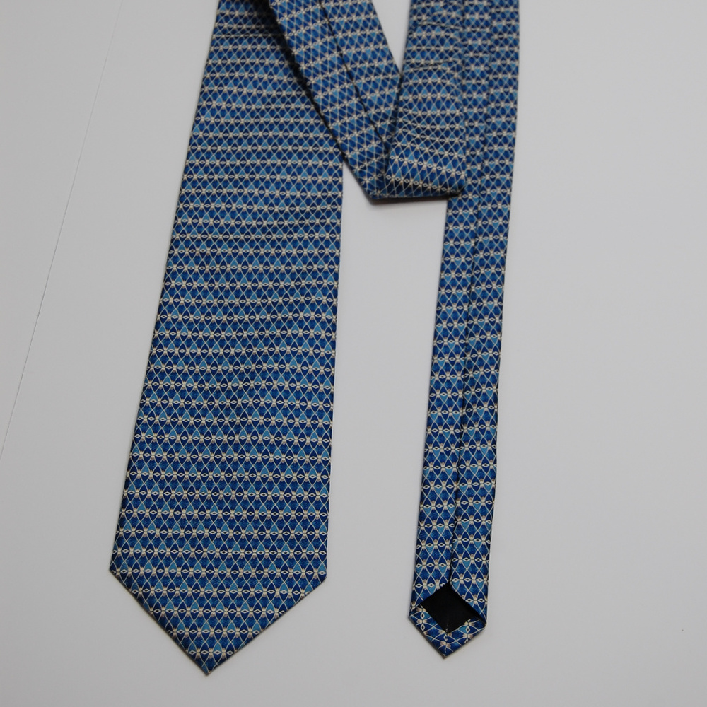Firenze 100% Silk Shades of Blue & White Oval Tie - Picture 3 of 5